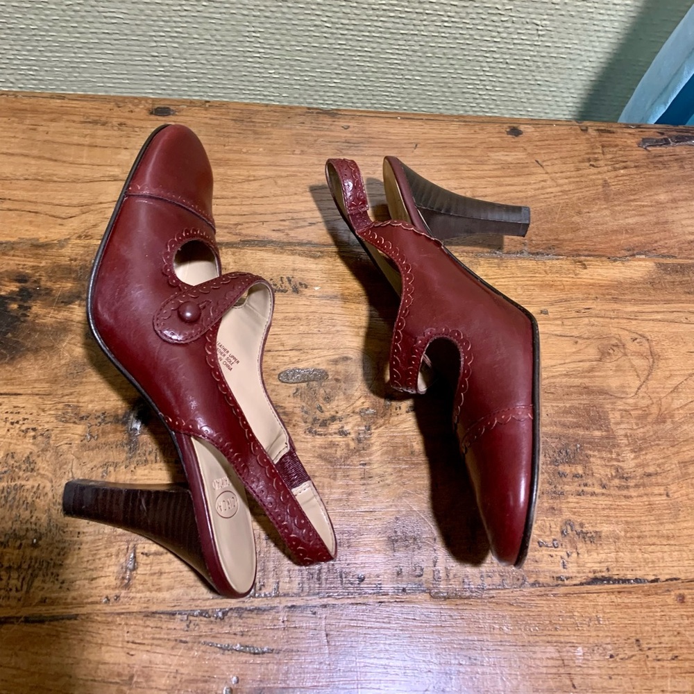 Circa Joan&David Burgundy Leather Heels - Picture 3 of 5